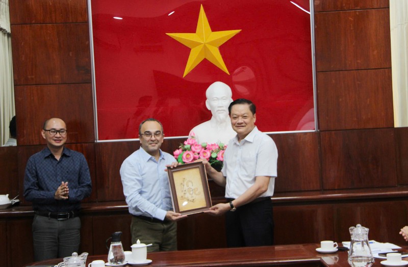 Tập đoàn SUEZ tìm cơ hội đầu tư các dự án cấp nước, xử lý nước thải tại Cần Thơ Tập đoàn SUEZ tìm cơ hội đầu tư các dự án cấp nước, xử lý nước thải tại Cần Thơ