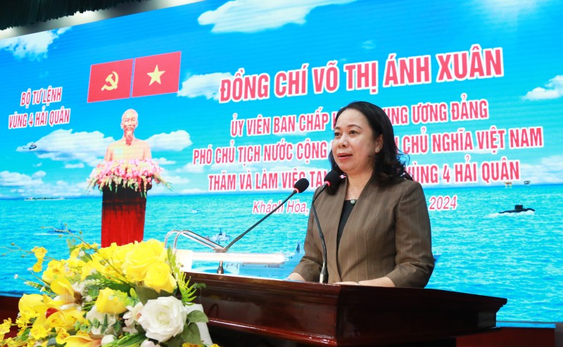 Phó Chủ tịch nước Võ Thị Ánh Xuân thăm cán bộ, chiến sĩ Hải quân và quân, dân huyện đảo Trường Sa Phó Chủ tịch nước Võ Thị Ánh Xuân thăm cán bộ, chiến sĩ Hải quân và quân, dân huyện đảo Trường Sa