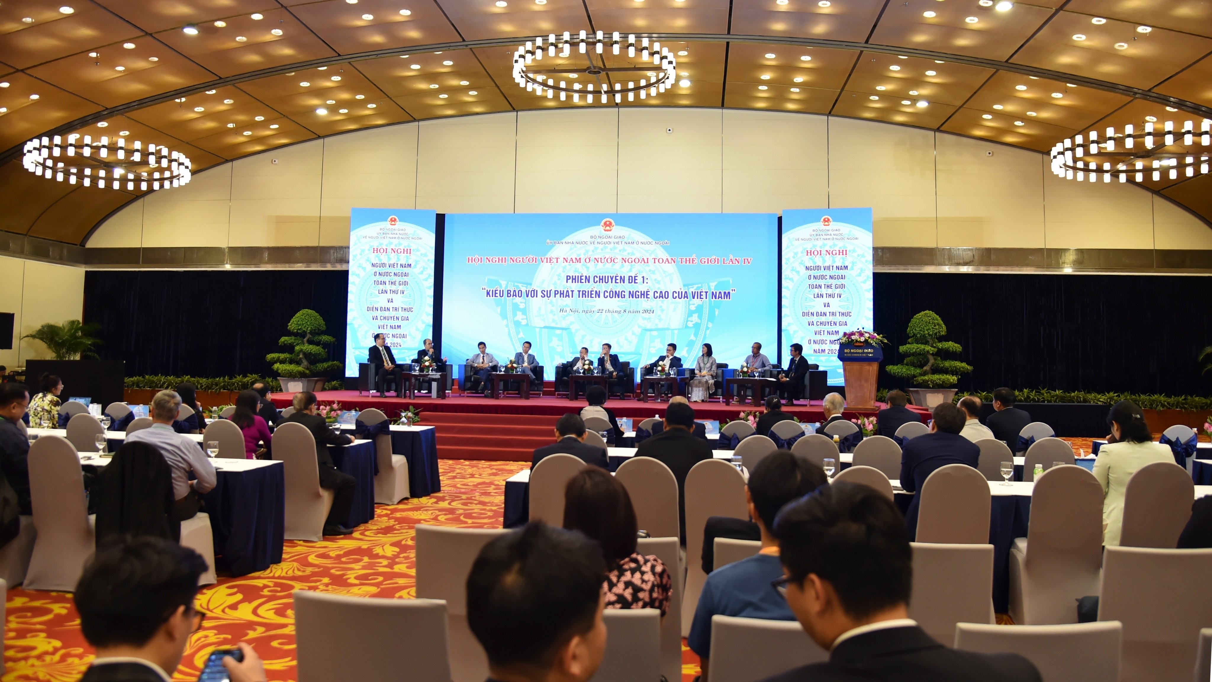 Những kiến nghị về bán dẫn lần đầu tiên được đề cập ở Hội nghị Việt kiều lần thứ 4 Những kiến nghị về bán dẫn lần đầu tiên được đề cập ở Hội nghị Việt kiều lần thứ 4