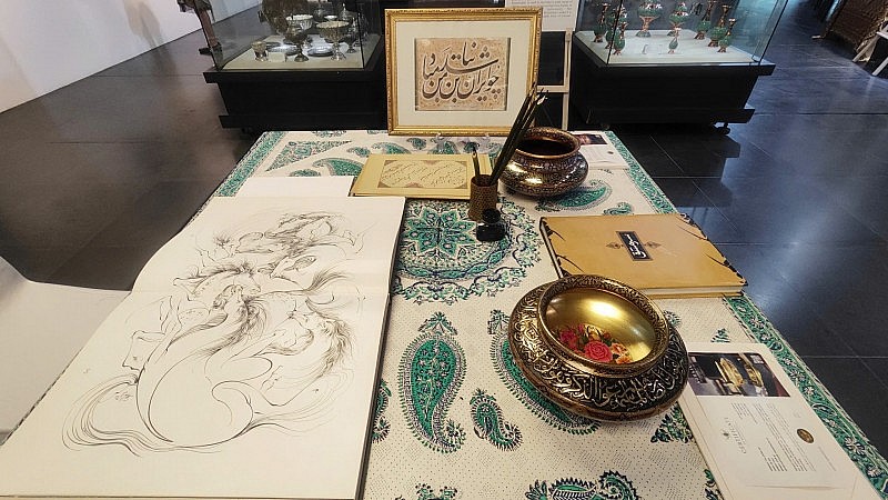 Giới thiệu đặc sắc nghệ thuật truyền thống Iran đến với khán giả Việt Giới thiệu đặc sắc nghệ thuật truyền thống Iran đến với khán giả Việt