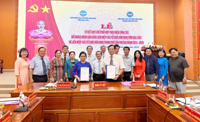 Liên hiệp các tổ chức hữu nghị tỉnh Bạc Liêu và thành phố Cần Thơ ký kết quy chế phối hợp Liên hiệp các tổ chức hữu nghị tỉnh Bạc Liêu và thành phố Cần Thơ ký kết quy chế phối hợp