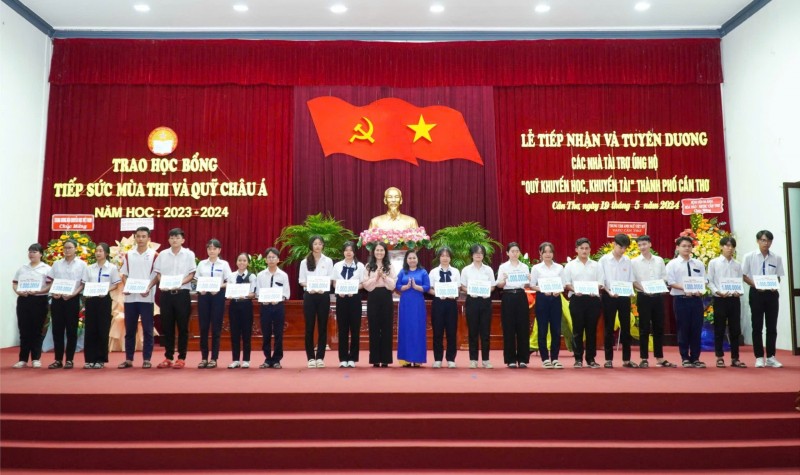 Tổ chức Legacy Charities, Inc (Hoa Kỳ) tài trợ học bổng cho học sinh, sinh viên hoàn cảnh khó khăn tại Cần Thơ Tổ chức Legacy Charities, Inc (Hoa Kỳ) tài trợ học bổng cho học sinh, sinh viên hoàn cảnh khó khăn tại Cần Thơ