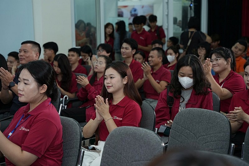 Gần 40 doanh nghiệp, cơ quan báo chí, truyền thông tham dự Ngày hội việc làm VTV College 2024 Gần 40 doanh nghiệp, cơ quan báo chí, truyền thông tham dự Ngày hội việc làm VTV College 2024