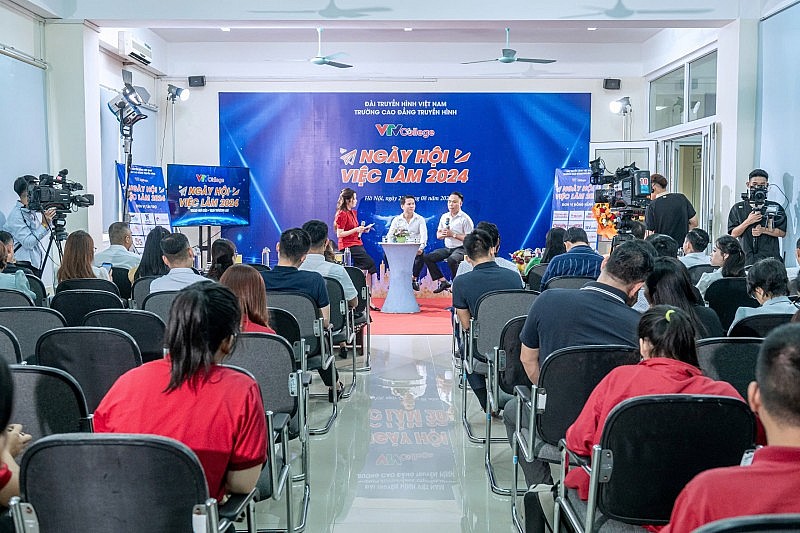 Gần 40 doanh nghiệp, cơ quan báo chí, truyền thông tham dự Ngày hội việc làm VTV College 2024 Gần 40 doanh nghiệp, cơ quan báo chí, truyền thông tham dự Ngày hội việc làm VTV College 2024