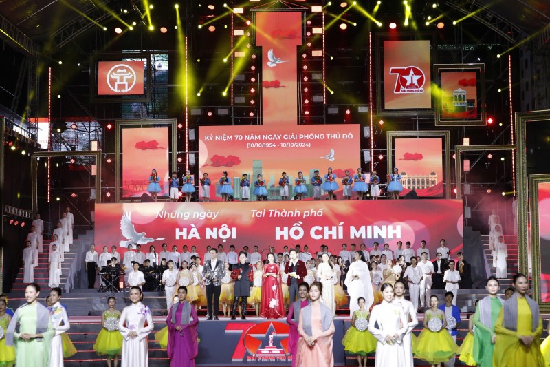 Các hoạt động văn nghệ diễn ra trong lễ khai mạc (Ảnh: T.L). Các hoạt động văn nghệ diễn ra trong lễ khai mạc (Ảnh: T.L).