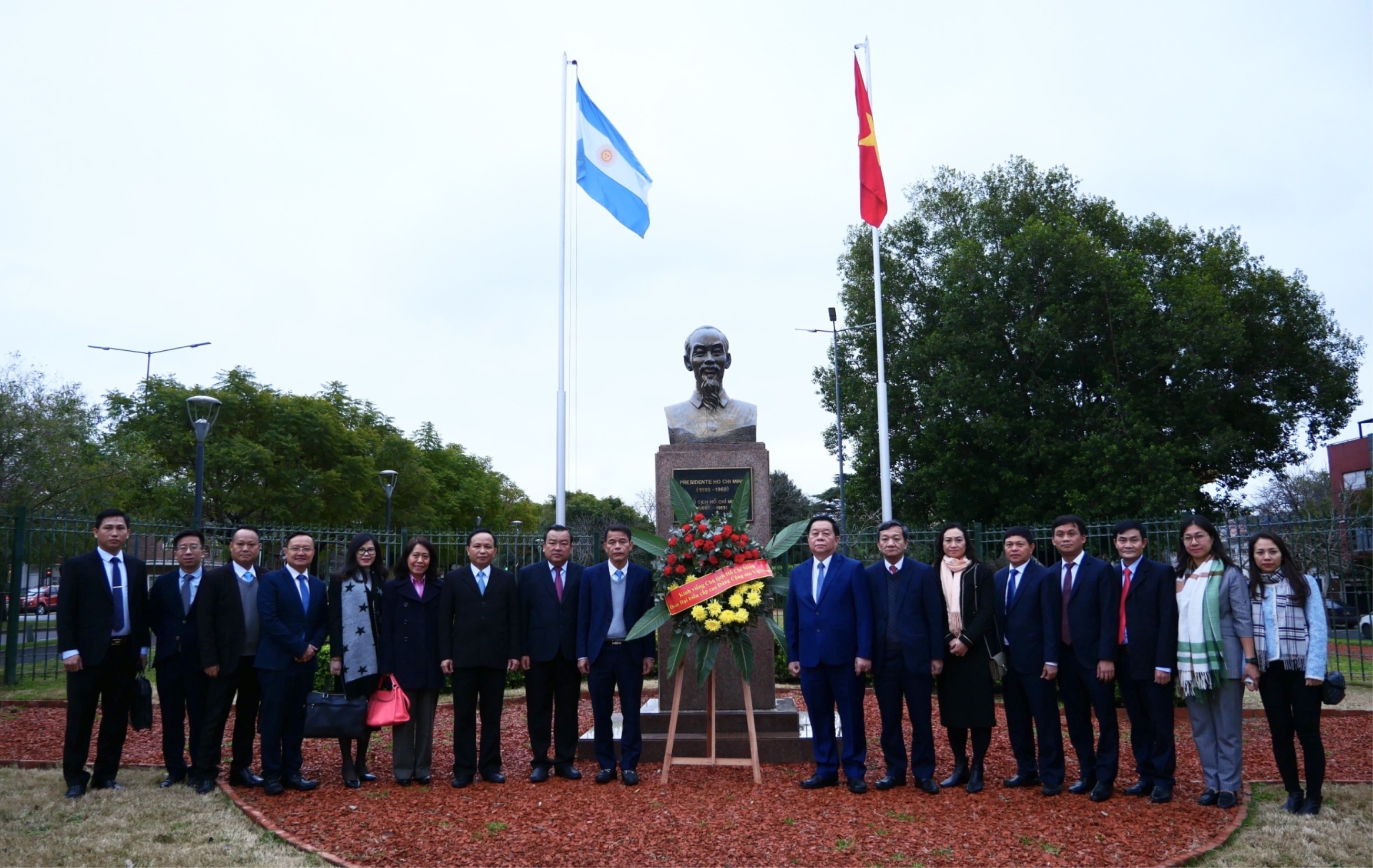 Tăng cường hợp tác Việt Nam - Argentina qua chuyến thăm cấp cao Việt Nam - Argentina: tiếp tục duy trì trao đổi đoàn, tăng cường gặp gỡ, tiếp xúc giữa các cấp, các tổ chức nhân dân