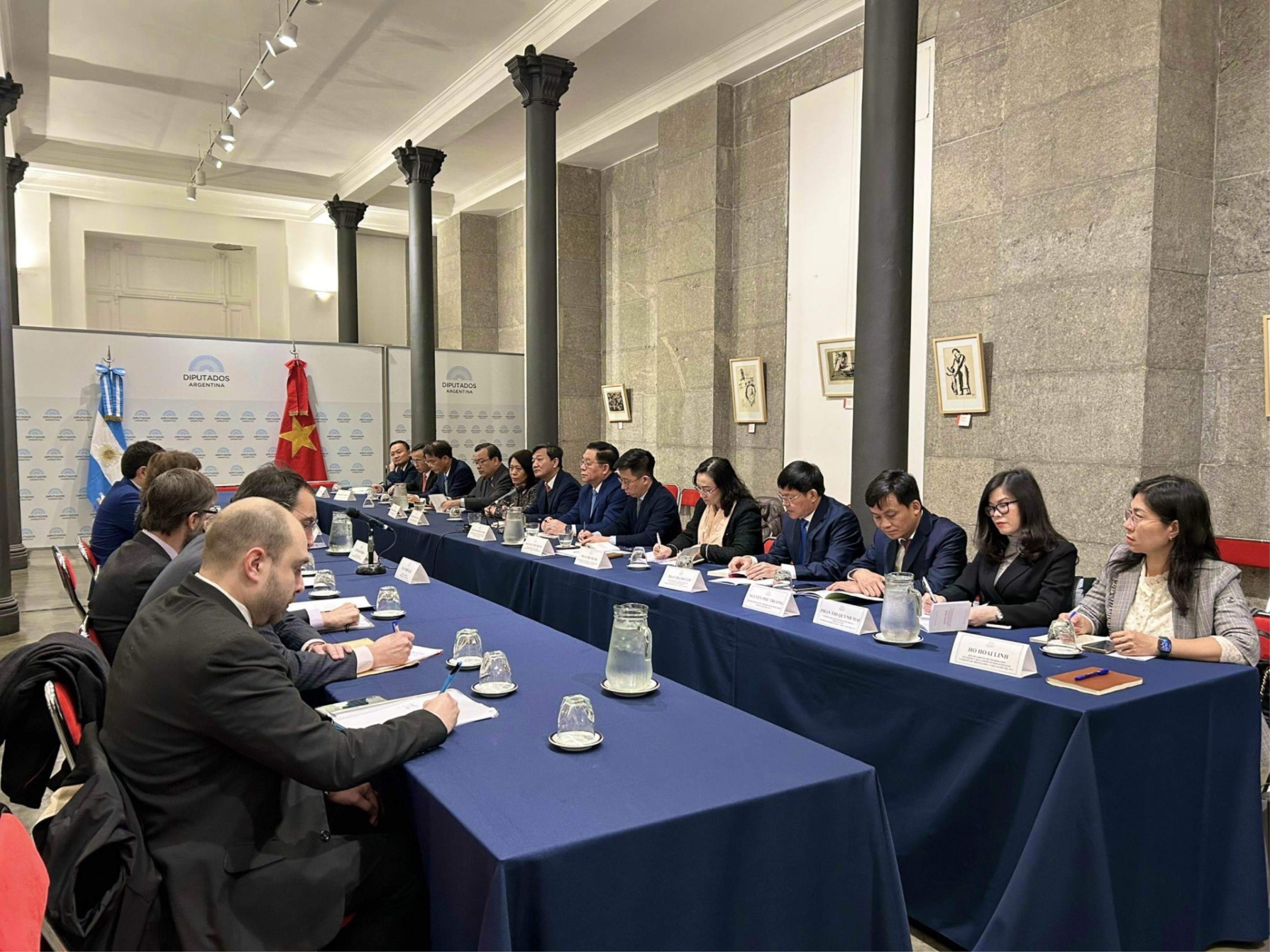 Tăng cường hợp tác Việt Nam - Argentina qua chuyến thăm cấp cao Việt Nam - Argentina: tiếp tục duy trì trao đổi đoàn, tăng cường gặp gỡ, tiếp xúc giữa các cấp, các tổ chức nhân dân