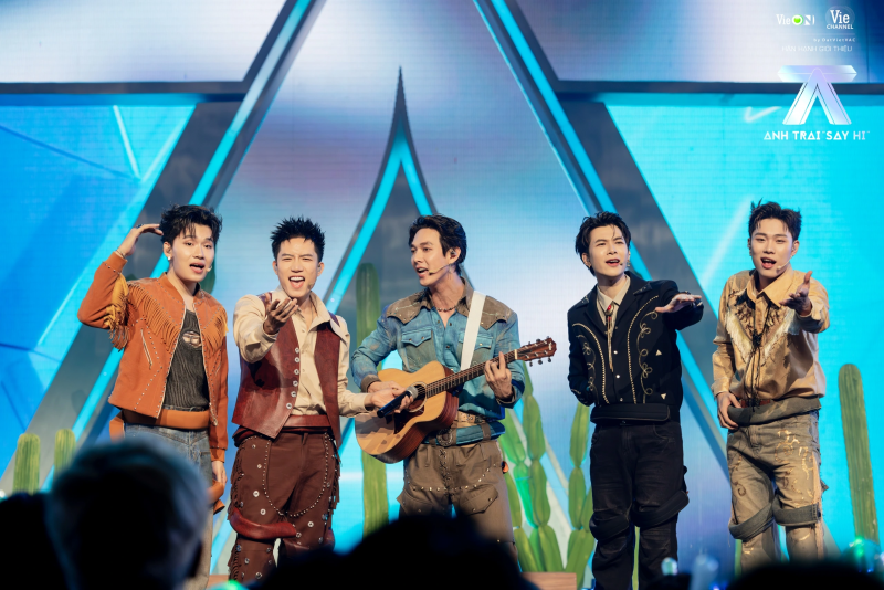 Lời bài hát (Lyrics) "Đều là của em" sôi động trên sân khấu Anh trai say hi