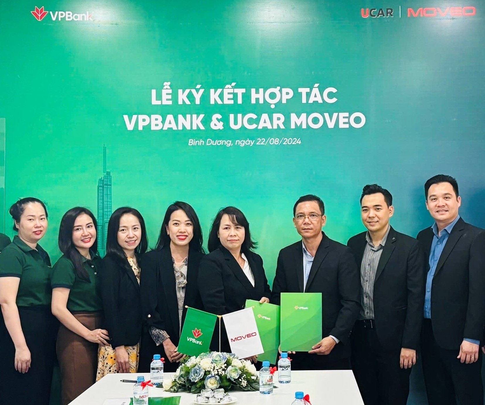 Lễ ký kết hợp tác giữa VPBank và Ucar Moveo tạo cơ hội cho khách hàng dễ dàng sở hữu xe ô tô trong tầm tay Lễ ký kết hợp tác giữa VPBank và Ucar Moveo tạo cơ hội cho khách hàng dễ dàng sở hữu xe ô tô trong tầm tay