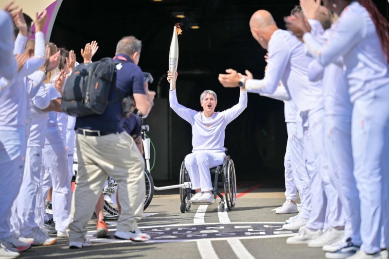 Nam tài tử Thành Long là người rước đuốc khai mạc Paralympic 2024 Nam tài tử Thành Long là người rước đuốc khai mạc Paralympic 2024