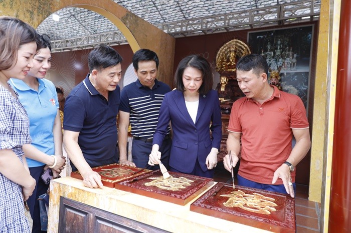 Phó Chủ tịch Vũ Thu Hà thăm không gian “Phố nghề, làng nghề Hà Nội” Phó Chủ tịch Vũ Thu Hà thăm không gian “Phố nghề, làng nghề Hà Nội”