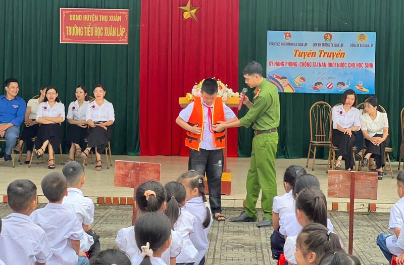 CTFK (Hoa Kỳ) hỗ trợ phòng, chống đuối nước cho 3.600 trẻ em tại Thanh Hóa CTFK (Hoa Kỳ) hỗ trợ phòng, chống đuối nước cho 3.600 trẻ em tại Thanh Hóa