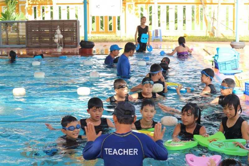Swim Việt Nam hỗ trợ trang bị kỹ năng phòng chống đuối nước cho học sinh thành phố Hội An Swim Việt Nam hỗ trợ trang bị kỹ năng phòng chống đuối nước cho học sinh thành phố Hội An