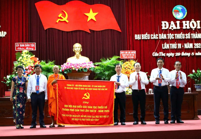 Cần Thơ phấn đấu đến 2030 không còn hộ nghèo trong đồng bào dân tộc thiểu số Cần Thơ phấn đấu đến 2030 không còn hộ nghèo trong đồng bào dân tộc thiểu số