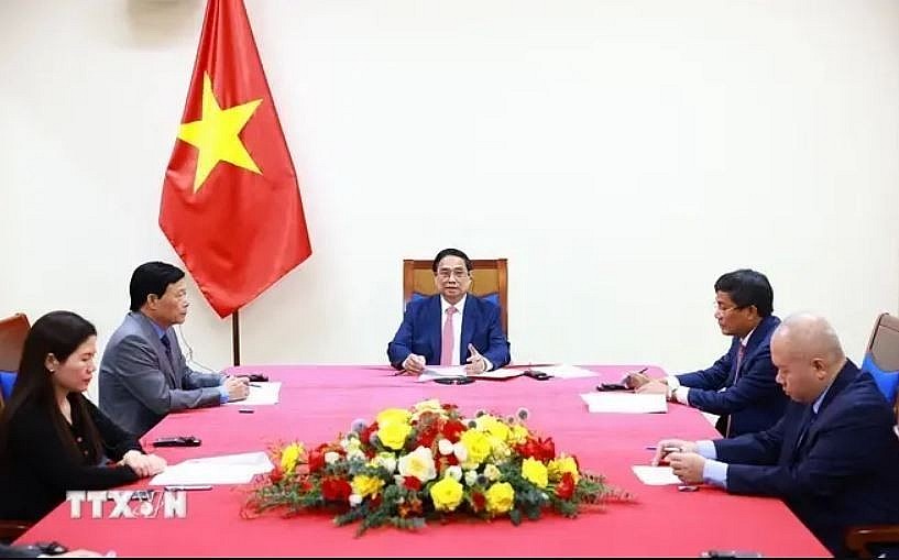 Prime Minister Pham Minh Chinh (centre) at a phone talks with his Thai counterpart Paetongtarn Shinawatra on August 29. (Photo: VNA) Prime Minister Pham Minh Chinh (centre) at a phone talks with his Thai counterpart Paetongtarn Shinawatra on August 29. (Photo: VNA)