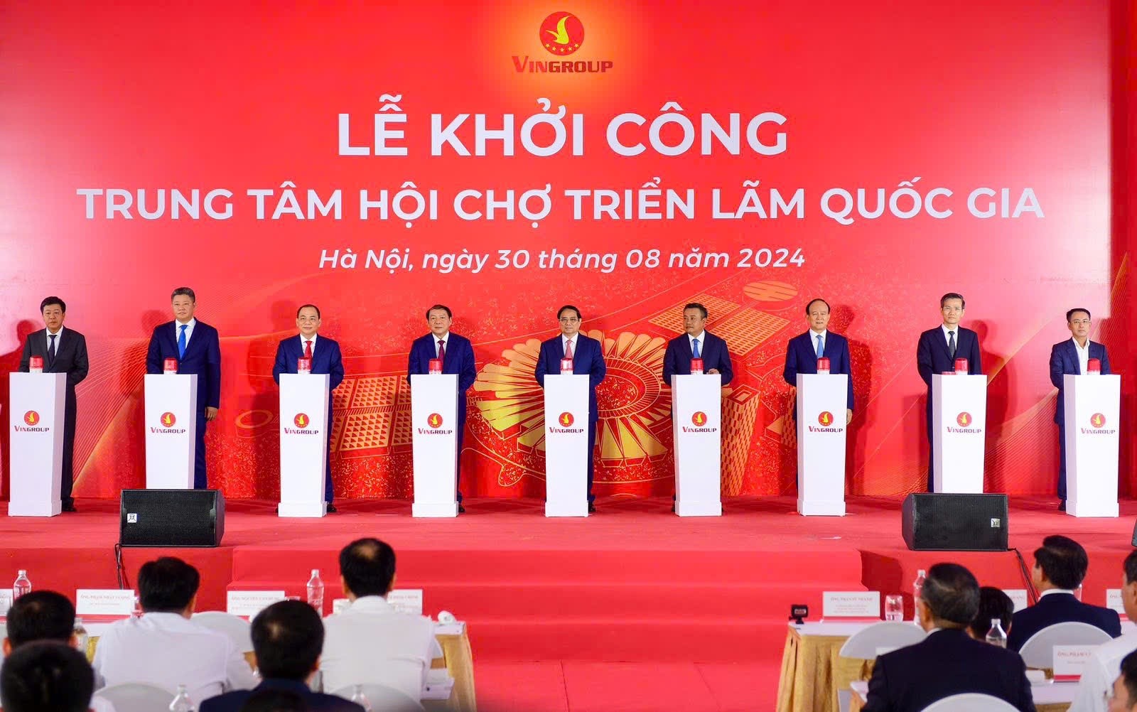 Thủ tướng Chính phủ Phạm Minh Chính, Bộ trưởng Bộ Văn hoá, Thể thao và Du lịch Nguyễn Văn Hùng, Chủ tịch UBND TP Hà Nội Trần Sỹ Thanh cùng các lãnh đạo bấm nút khởi công Trung tâm Hội chợ Triển lãm Quốc gia Thủ tướng Chính phủ Phạm Minh Chính, Bộ trưởng Bộ Văn hoá, Thể thao và Du lịch Nguyễn Văn Hùng, Chủ tịch UBND TP Hà Nội Trần Sỹ Thanh cùng các lãnh đạo bấm nút khởi công Trung tâm Hội chợ Triển lãm Quốc gia