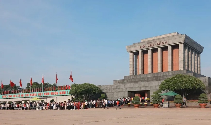 Hơn 30.000 lượt người vào Lăng viếng Bác nhân ngày Tết Độc lập Hơn 30.000 lượt người vào Lăng viếng Bác nhân ngày Tết Độc lập