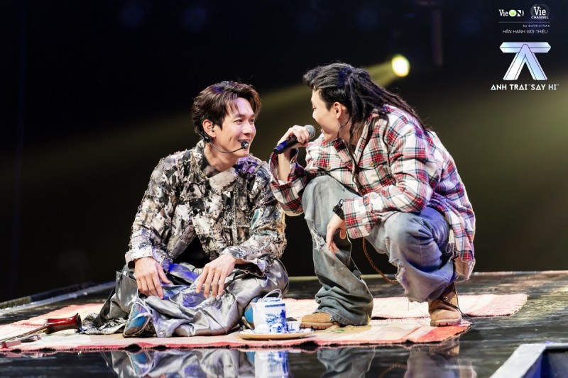 Lời bài hát (lyrics) "Lâu không gặp" phiên bản Anh trai say hi - Song Luân, Tage Lời bài hát (lyrics) "Lâu không gặp" phiên bản Anh trai say hi - Song Luân, Tage