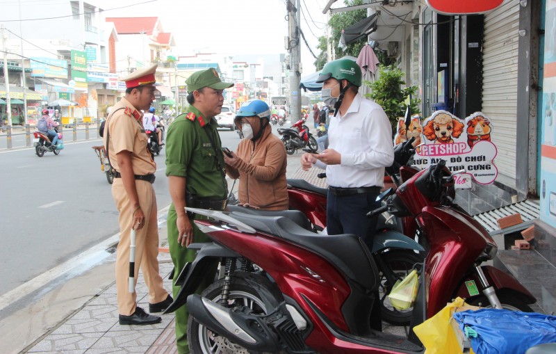 Cần Thơ khắc phục tình trạng mất an toàn giao thông đường dẫn cầu Trần Hoàng Na Cần Thơ khắc phục tình trạng mất an toàn giao thông đường dẫn cầu Trần Hoàng Na
