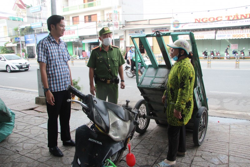 Cần Thơ khắc phục tình trạng mất an toàn giao thông đường dẫn cầu Trần Hoàng Na Cần Thơ khắc phục tình trạng mất an toàn giao thông đường dẫn cầu Trần Hoàng Na