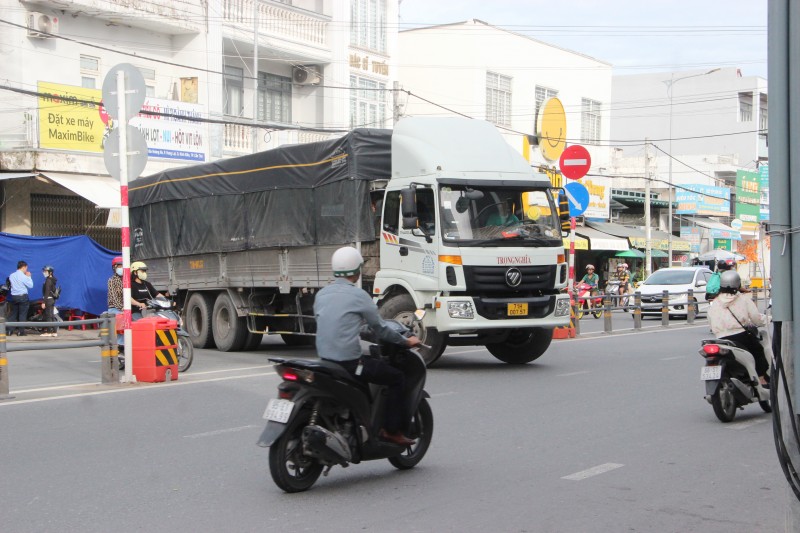 Cần Thơ khắc phục tình trạng mất an toàn giao thông đường dẫn cầu Trần Hoàng Na Cần Thơ khắc phục tình trạng mất an toàn giao thông đường dẫn cầu Trần Hoàng Na
