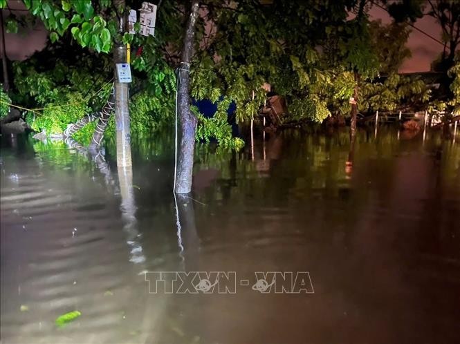 Hà Nội nỗ lực xuyên đêm khắc phục hậu quả bão số 3 Hà Nội xuyên đêm khắc phục hậu quả bão số 3