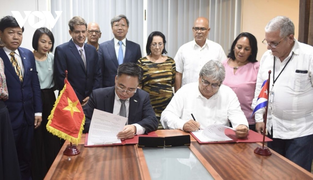 VOV và Viện Thông tin và Truyền thông xã hội Cuba ký thỏa thuận hợp tác. Ảnh: VOV VOV và Viện Thông tin và Truyền thông xã hội Cuba ký thỏa thuận hợp tác. Ảnh: VOV