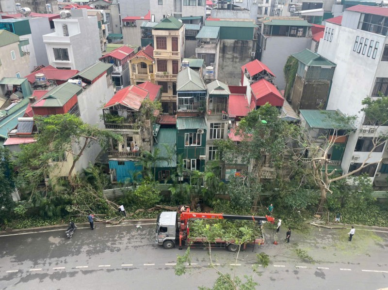 Nhiều tỉnh thành khẩn trương khắc phục hậu quả cơn bão số 3 Nhiều tỉnh thành khẩn trương khắc phục hậu quả cơn bão số 3