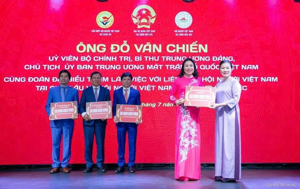 Liên hiệp Hội phụ nữ Việt Nam tại châu Âu: đồng lòng làm nên thành công Liên hiệp Hội phụ nữ Việt Nam tại châu Âu: đồng lòng làm nên thành công