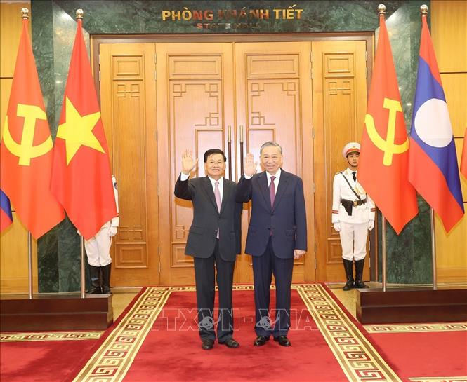 Tổng Bí thư, Chủ tịch nước Tô Lâm hội đàm với Tổng Bí thư, Chủ tịch nước Lào Thongloun Sisoulith Chú thích ảnh