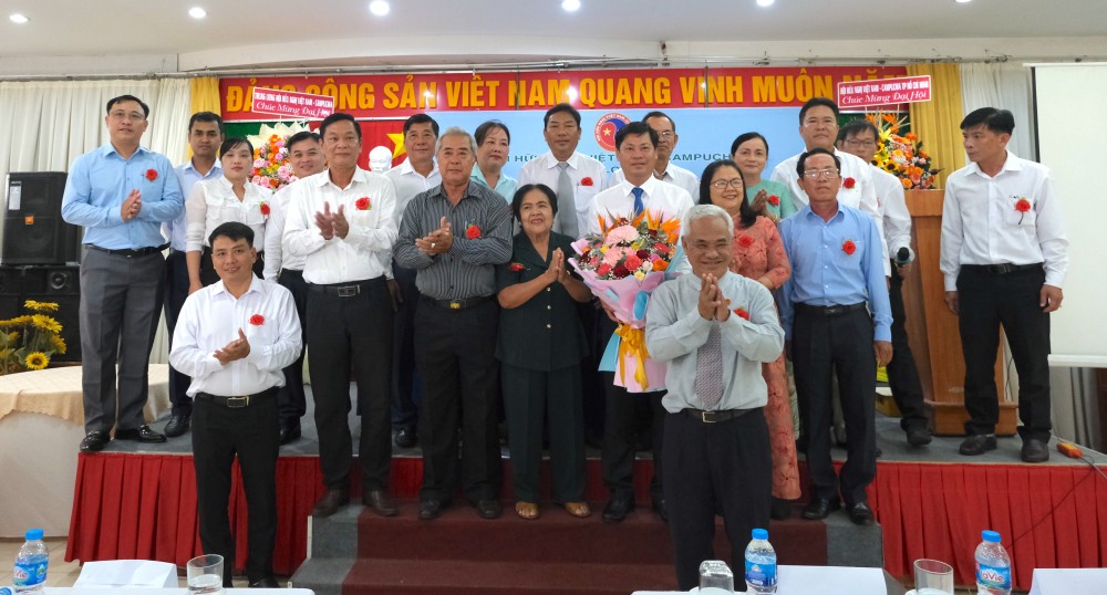 an Chấp hành Hội Hữu nghị Việt Nam – Campuchia tỉnh Long An nhiệm kỳ 2024-2029 ra mắt đại hội an Chấp hành Hội Hữu nghị Việt Nam – Campuchia tỉnh Long An nhiệm kỳ 2024-2029 ra mắt đại hội