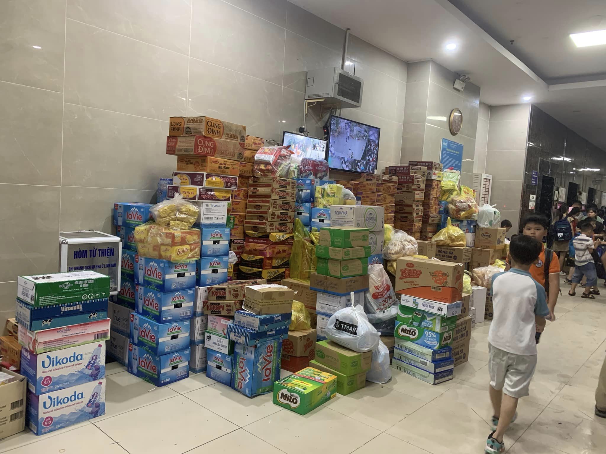 Nhu yếu phẩm bà con Nhu yếu phẩm bà con