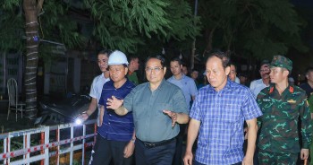 Thủ tướng biểu dương tinh thần sẻ chia của Hải Phòng và Quảng Ninh sau bão số 3