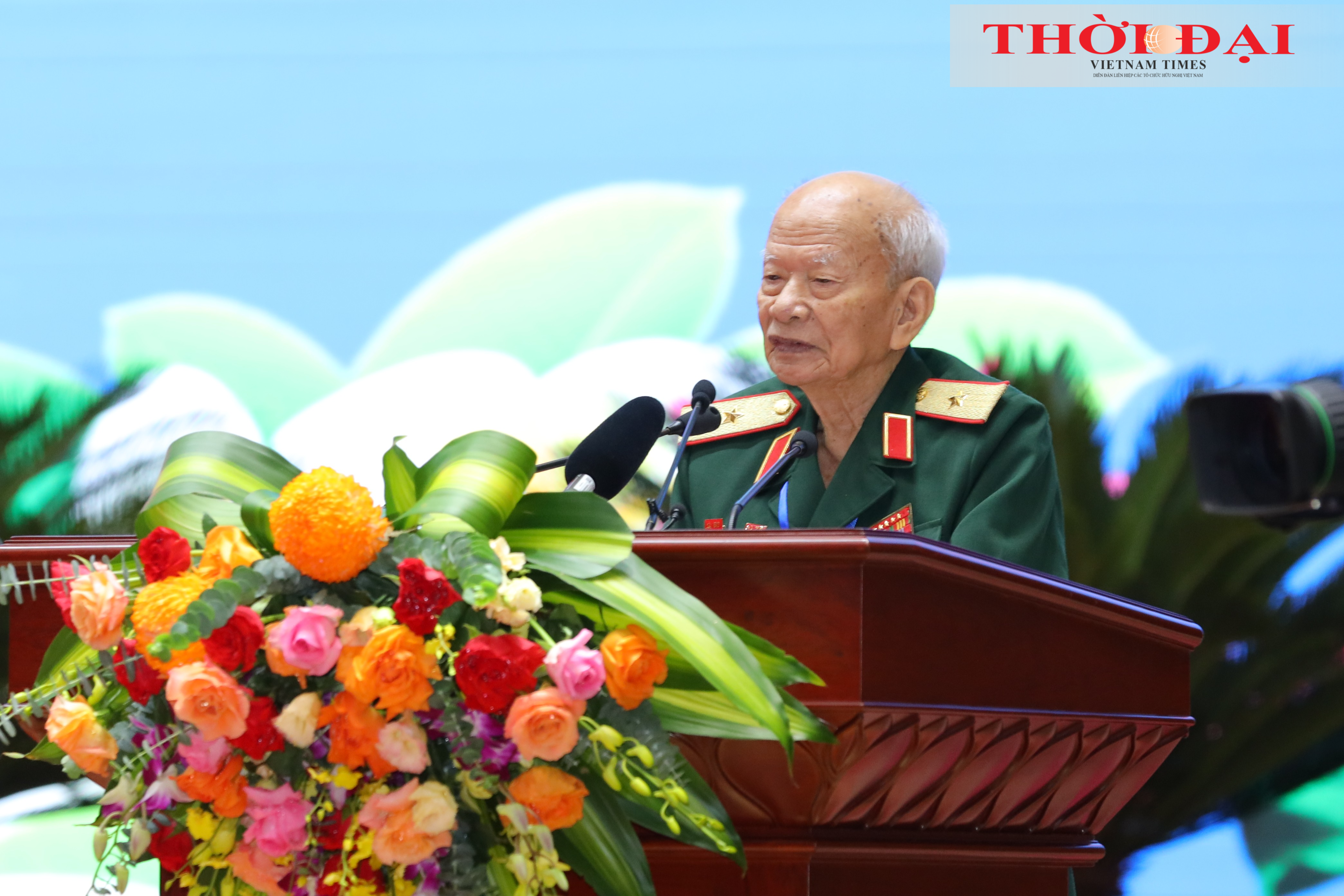 Thiếu tướng Huỳnh Đắc Hương, Anh hùng lực lượng vũ trang nhân dân, Trưởng Ban liên lạc toàn quốc cựu quân tình nguyện và chuyên gia quân sự Việt Nam tại Lào phaát biểu tại cuộc gặp. (Ảnh: Đinh Hòa) Thiếu tướng Huỳnh Đắc Hương, Anh hùng lực lượng vũ trang nhân dân, Trưởng Ban liên lạc toàn quốc cựu quân tình nguyện và chuyên gia quân sự Việt Nam tại Lào phaát biểu tại cuộc gặp. (Ảnh: Đinh Hòa)