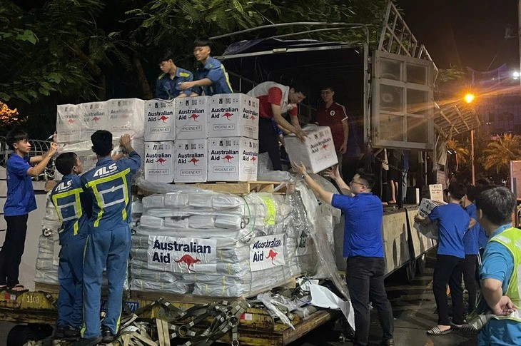 Nhiều tổ chức quốc tế hỗ trợ người dân Việt Nam bị ảnh hưởng bão số 3 Nhiều tổ chức quốc tế hỗ trợ người dân Việt Nam bị ảnh hưởng bão số 3