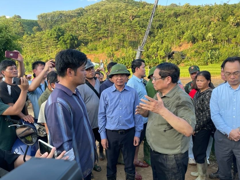 Thủ tướng tới hiện trường vụ sạt lở làm gần 100 người thiệt mạng và mất tích tại Lào Cai Thủ tướng tới hiện trường vụ sạt lở làm gần 100 người thiệt mạng và mất tích tại Lào Cai