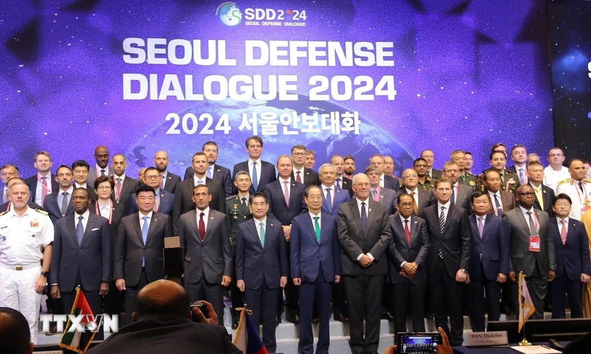Delegates to the Seoul Defense Dialogue 2024 pose for a group photo. (Photo: VNA) Delegates to the Seoul Defense Dialogue 2024 pose for a group photo. (Photo: VNA)