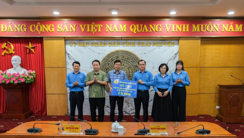 Công đoàn Việt Nam hỗ trợ người lao động Thái Nguyên gặp khó do bão số 3 Công đoàn Việt Nam hỗ trợ người lao động Thái Nguyên gặp khó do bão số 3