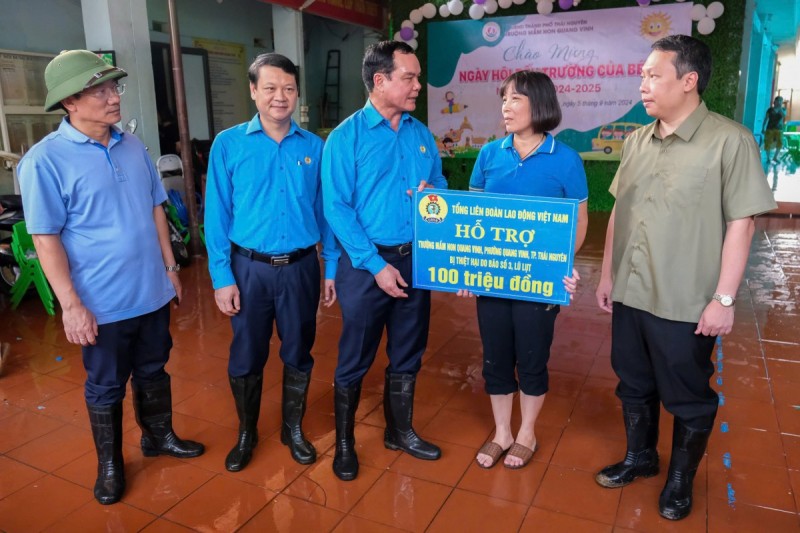 Công đoàn Việt Nam hỗ trợ người lao động Thái Nguyên gặp khó do bão số 3 Công đoàn Việt Nam hỗ trợ người lao động Thái Nguyên gặp khó do bão số 3