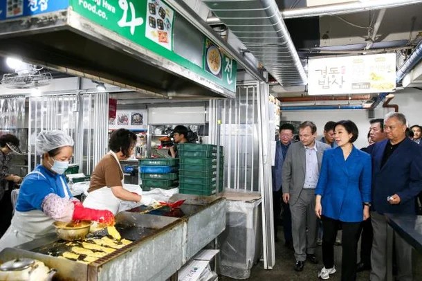 Hàng Việt tạo dấu ấn tại chợ truyền thống Kyungdong (Hàn Quốc) Hàng Việt tạo dấu ấn tại chợ truyền thống Kyungdong (Hàn Quốc)