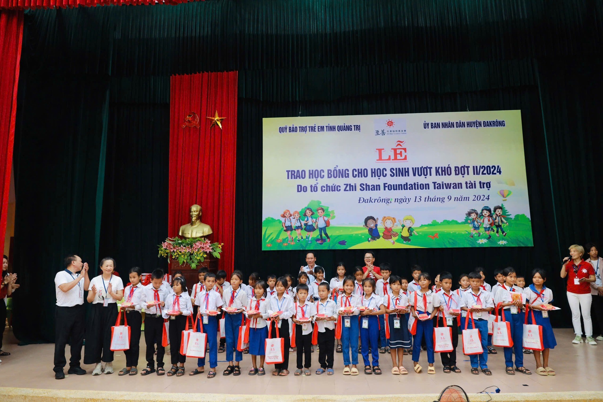 Zhi Shan Foundation trao học bổng đợt 2/2024 cho 792 học sinh tỉnh Quảng Trị. (Ảnh: Zhi-Shan Foundation Vietnam) Zhi Shan Foundation trao học bổng đợt 2/2024 cho 792 học sinh tỉnh Quảng Trị. (Ảnh: Zhi-Shan Foundation Vietnam)
