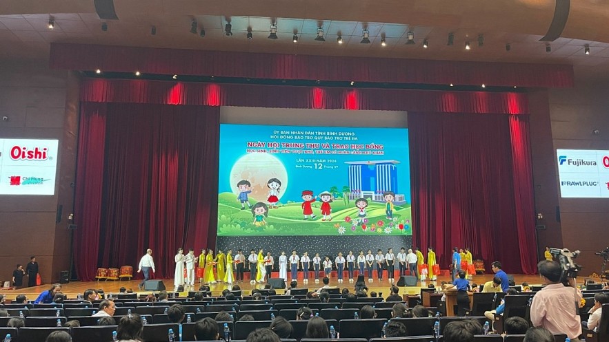 Tan Hiep Phat Gives Gifts to Disadvantaged Children in Binh Duong on Mid-Autumn Festival Tan Hiep Phat Gives Gifts to Disadvantaged Children in Binh Duong on Mid-Autumn Festival