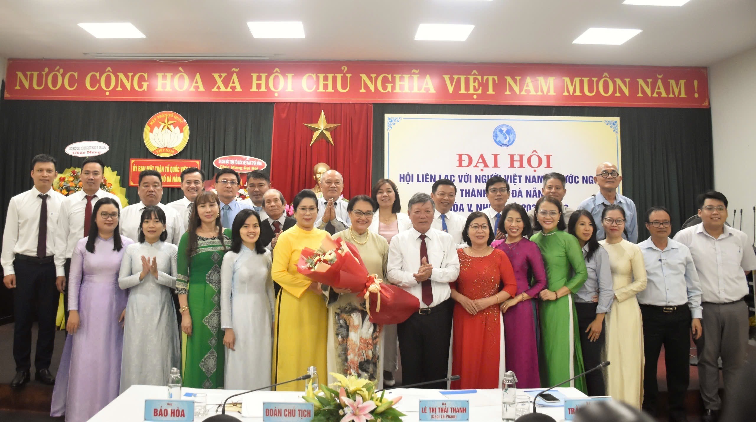 Ban Chấp hành Hội Liên lạc với người Việt Nam ở nước ngoài thành phố Đà Nẵng nhiệm kỳ 2024 - 2029 ra mắt Đại hội. (Ảnh: UBMTTQVN thành phố Đà Nẵng) Ban Chấp hành Hội Liên lạc với người Việt Nam ở nước ngoài thành phố Đà Nẵng nhiệm kỳ 2024 - 2029 ra mắt Đại hội. (Ảnh: UBMTTQVN thành phố Đà Nẵng)