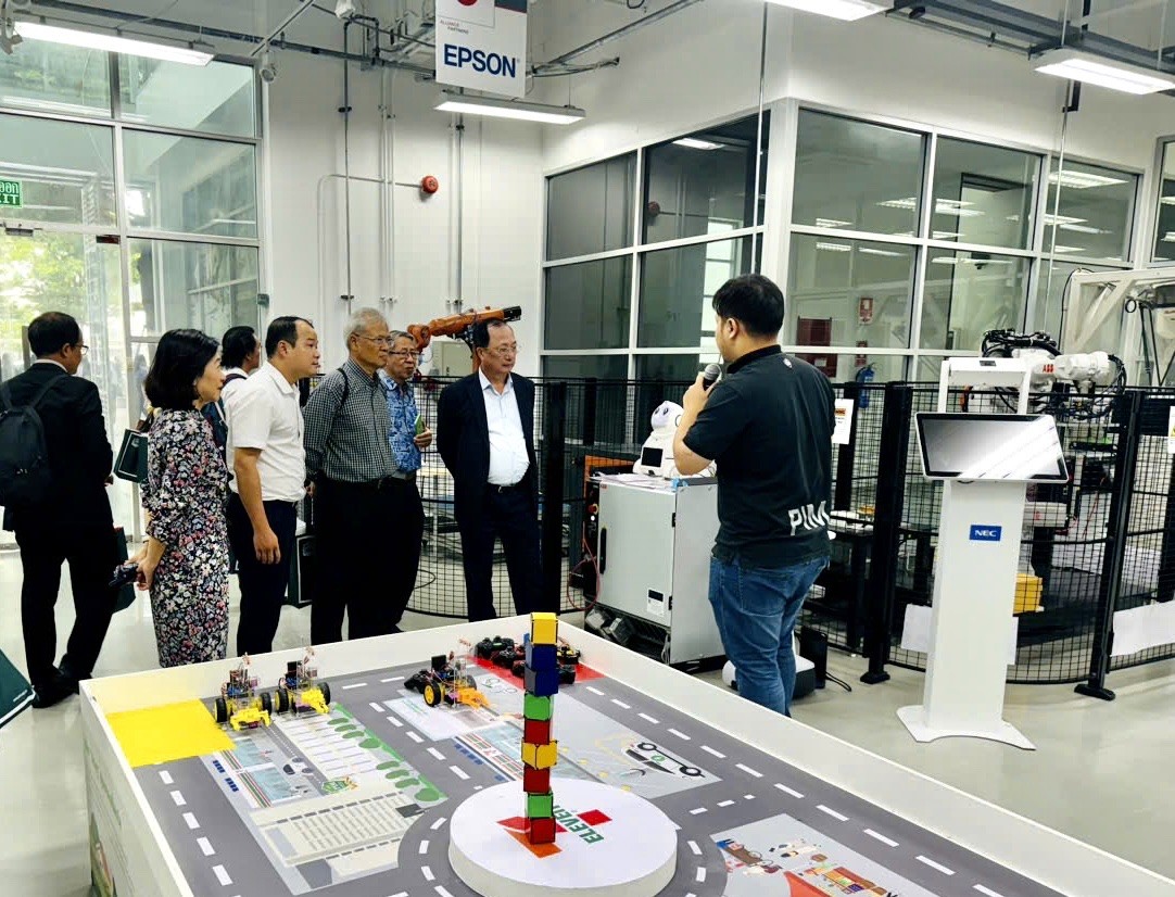 Đoàn khảo sát thực tiễn tại Viện Quản lý Panyapiwat Đoàn khảo sát thực tiễn tại Viện Quản lý Panyapiwat