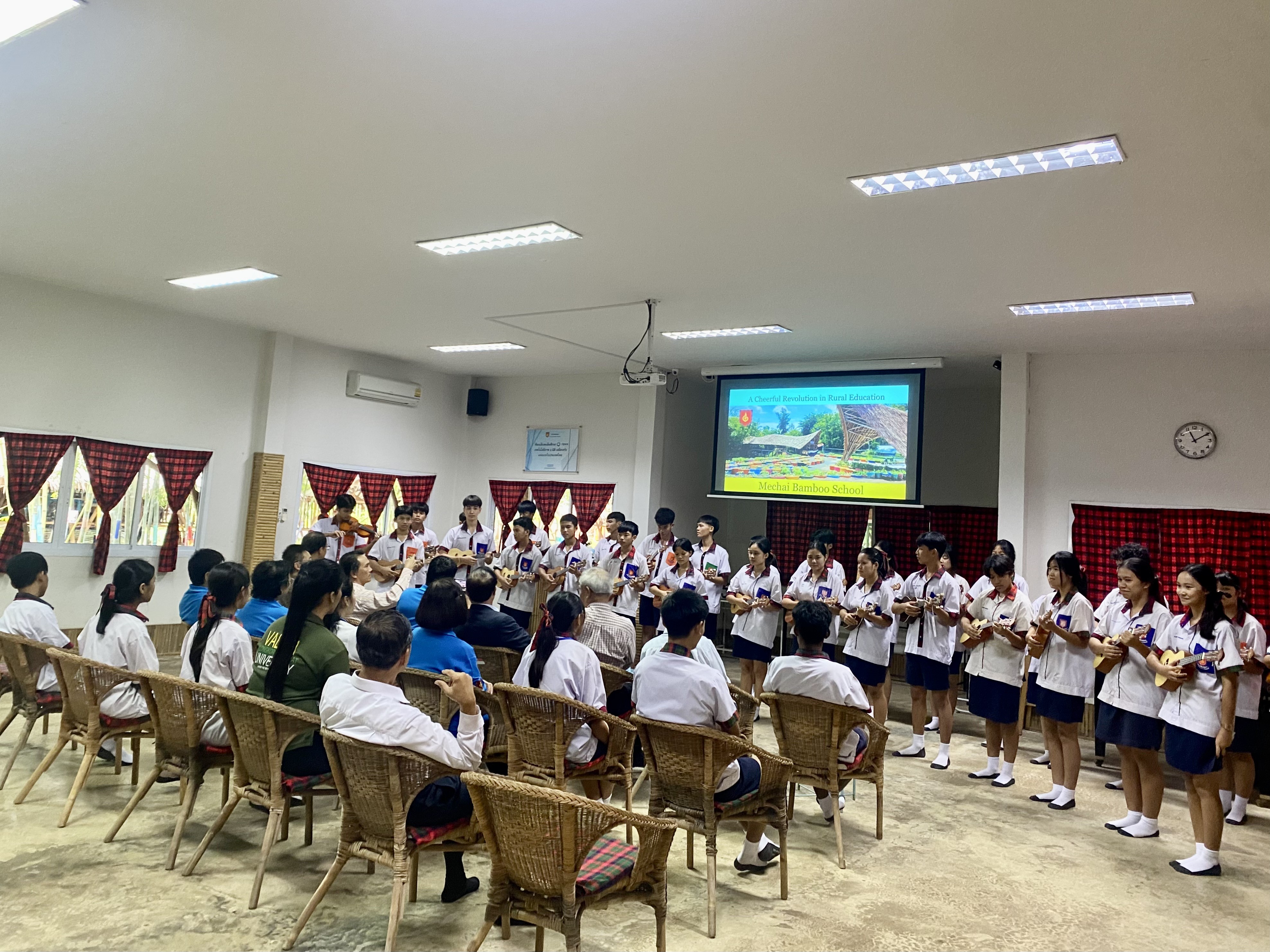 Một số hình ảnh hoạt động của Đoàn tại Trường Mechai Bamboo School. Một số hình ảnh hoạt động của Đoàn tại Trường Mechai Bamboo School.