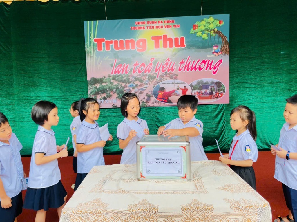 Trung thu lan tỏa yêu thương đến trẻ em có hoàn cảnh khó khăn, vùng bão lũ Trung thu lan tỏa yêu thương đến trẻ em có hoàn cảnh khó khăn, vùng bão lũ