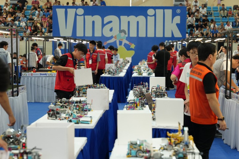 Vinamilk đồng hành cùng hơn 1.500 tài năng trẻ trong cuộc thi ROBOTACON WRO 2024 Vinamilk đồng hành cùng hơn 1.500 tài năng trẻ trong cuộc thi ROBOTACON WRO 2024