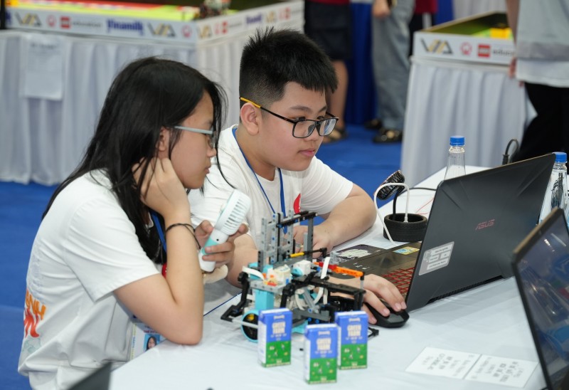 Vinamilk đồng hành cùng hơn 1.500 tài năng trẻ trong cuộc thi ROBOTACON WRO 2024 Vinamilk đồng hành cùng hơn 1.500 tài năng trẻ trong cuộc thi ROBOTACON WRO 2024