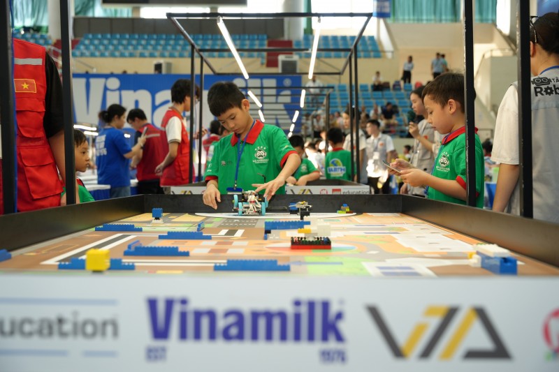 Vinamilk đồng hành cùng hơn 1.500 tài năng trẻ trong cuộc thi ROBOTACON WRO 2024 Vinamilk đồng hành cùng hơn 1.500 tài năng trẻ trong cuộc thi ROBOTACON WRO 2024