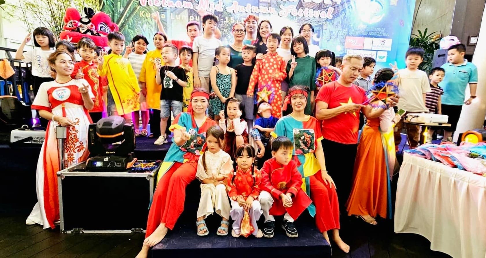 Cộng đồng người Việt tại Malaysia vui Tết Trung thu. (Ảnh: KT) Cộng đồng người Việt tại Malaysia vui Tết Trung thu. (Ảnh: KT)